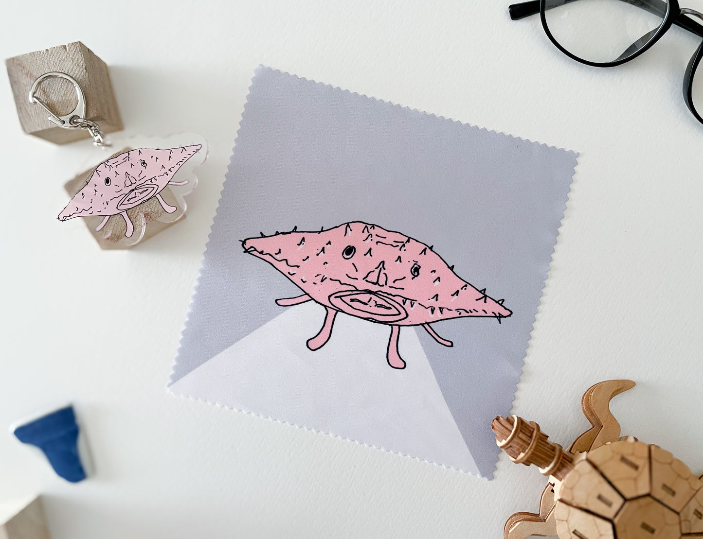 アカグツくんのメガネふき