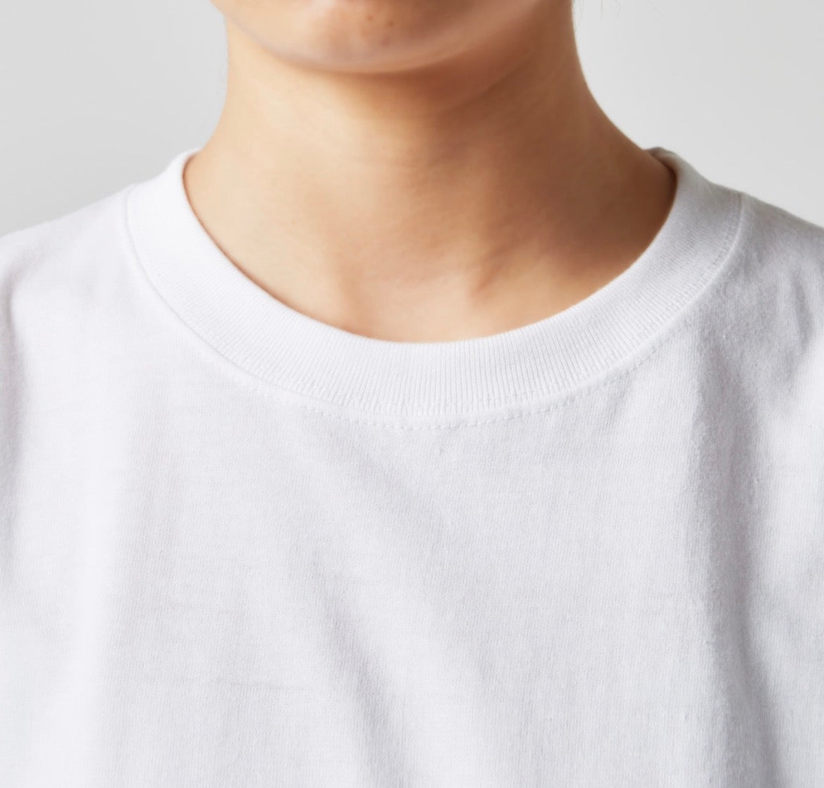 なでなでハシビロコウのロングスリーブTシャツ