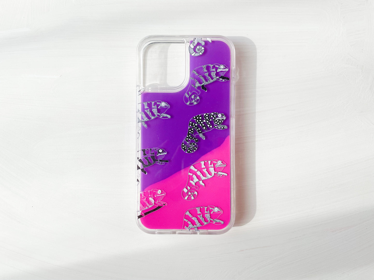 擬態カメレオンのネオンサンドiPhoneケース（pink×purple）